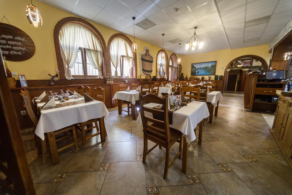 Tokaj Zlata Putna - Restaurant & Pension Vinicky Екстериор снимка